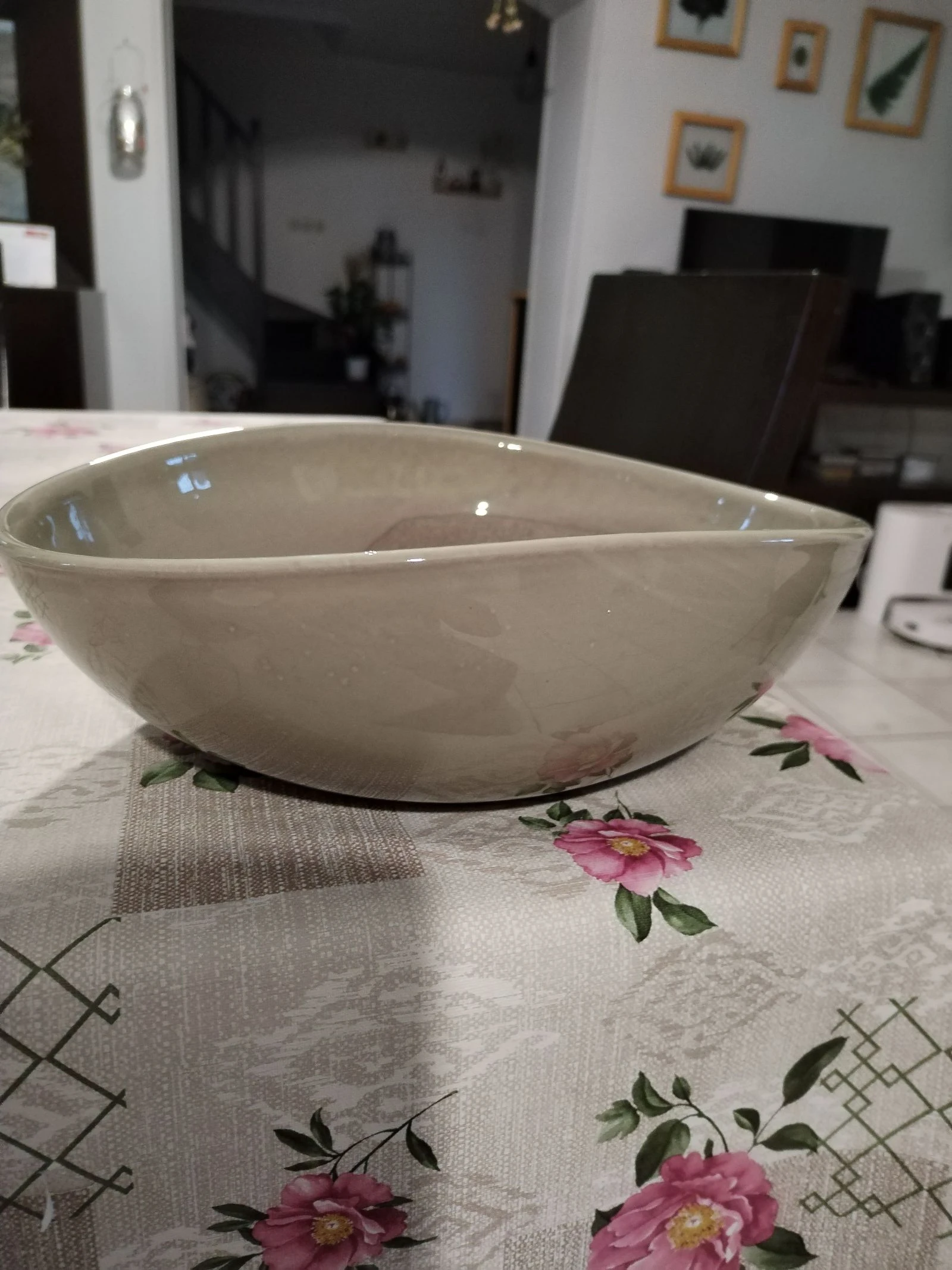 Hermosa copa de forma ovalada diseñada, artesanal en terracota barnizada. – photo 3